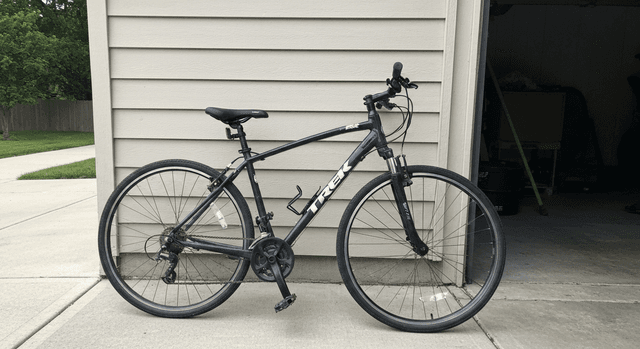 2022 Trek FX3 Disc Hybrid Bike — Excellent Condition