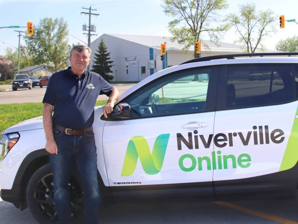 Niverville and Ritchot mayors thrilled with new NivervilleOnline website